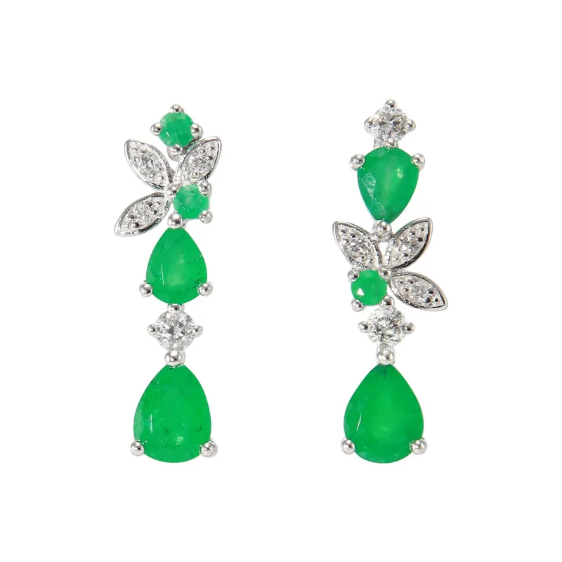 Boucles d'oreilles Pendantes Asymétriques Emeraude Verte et Diamant en Or Blanc 750 pour femme - Bijoux Trabbia Vuillermoz
